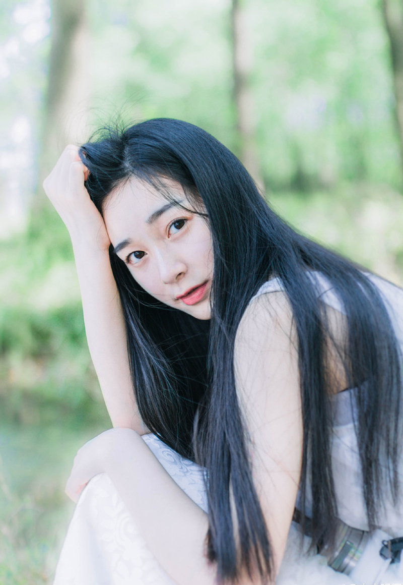 “越快越好，孔明这几日不间断来信催促。”刘备沉声道：“只是如何撤兵，还要跟两位军师商议一番。”